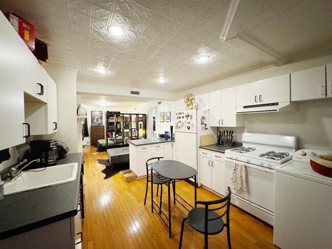 Primary Photo - 107 Sussex St