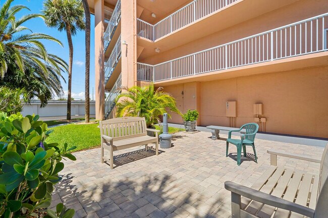 Building Photo - 10 Sunflower St