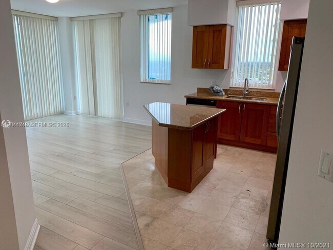 Building Photo - 1755 E Hallandale Beach Blvd