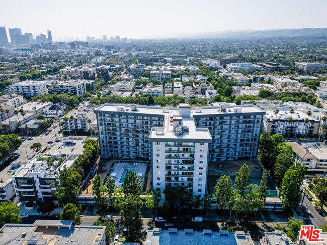 Building Photo - 100 S Doheny Dr