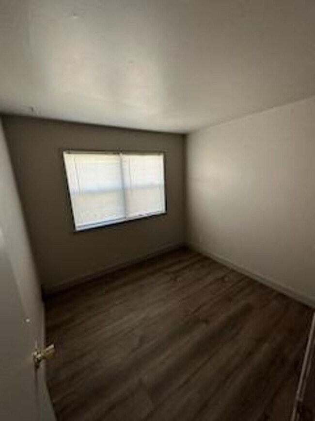 Building Photo - r415LBP
