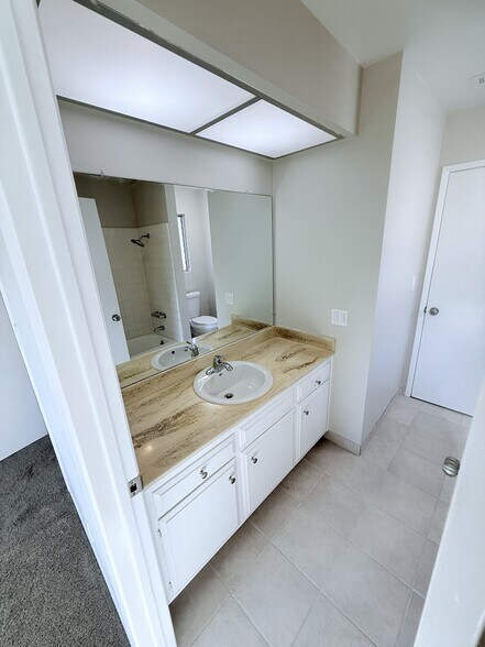 Full bathroom (view from Bedroom 2) - 3737 Portofino Way