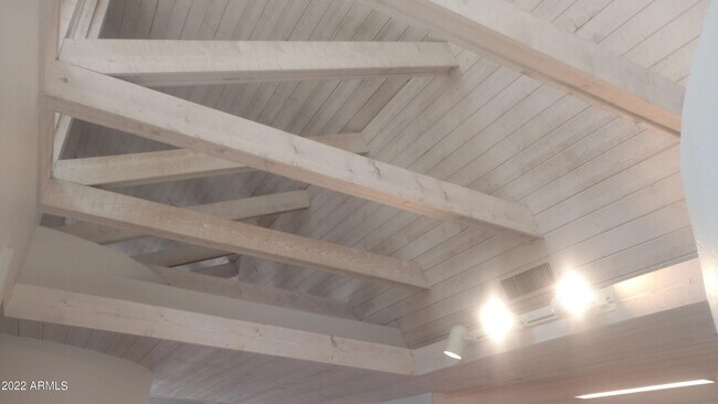 13. Dining Room Vaulted Ceiling - 33 W Missouri Ave