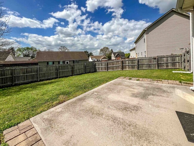 Building Photo - 3 Bed / 2.5 Bath Home with Fenced Backyard, Garage & Extra Storage