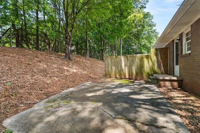 Building Photo - 220 Opal Dr