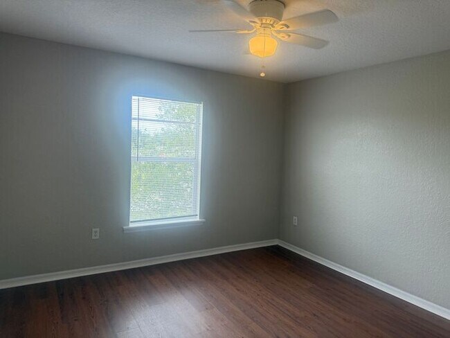 Building Photo - LARGE Single family home in Poinciana