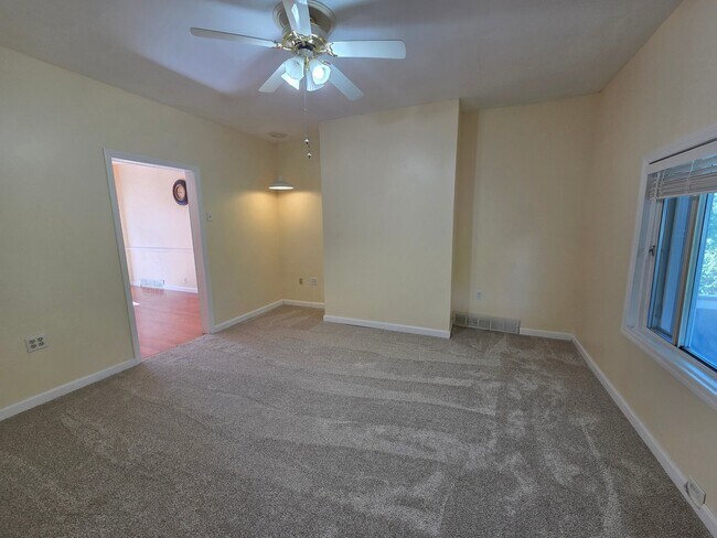 Building Photo - 313 Rinne St