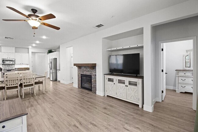 Building Photo - 325 Indian Runner Ct