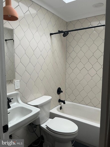 Building Photo - 1231 W 37th St