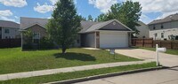 Building Photo - 3 bd, 2 ba house, E Columbia, quick access...