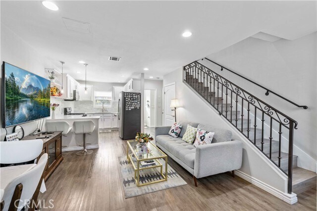 Building Photo - 1046 W 253rd St