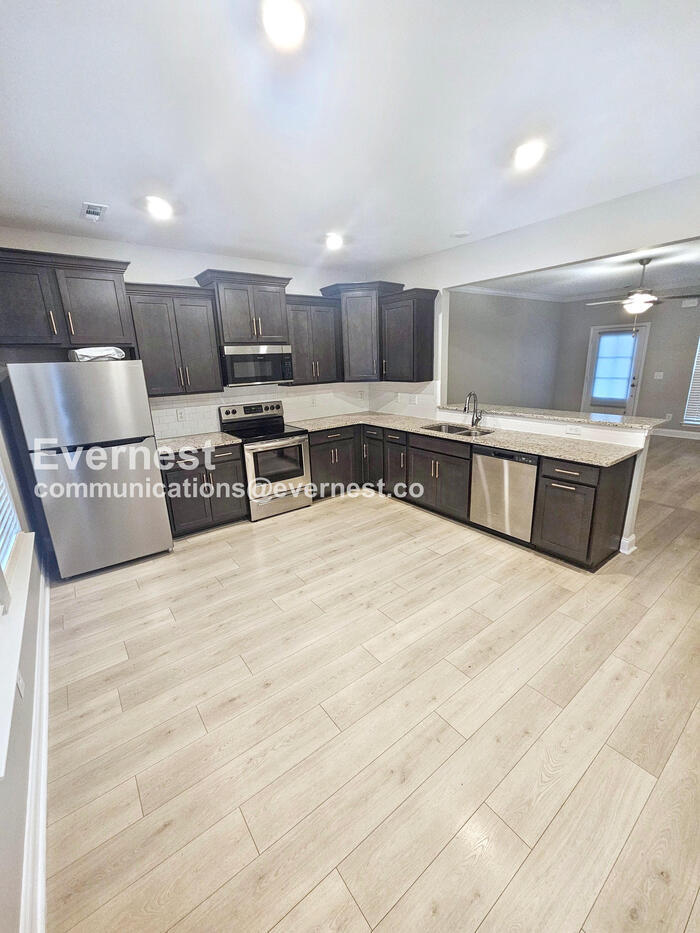 Building Photo - 809 Goswell Dr