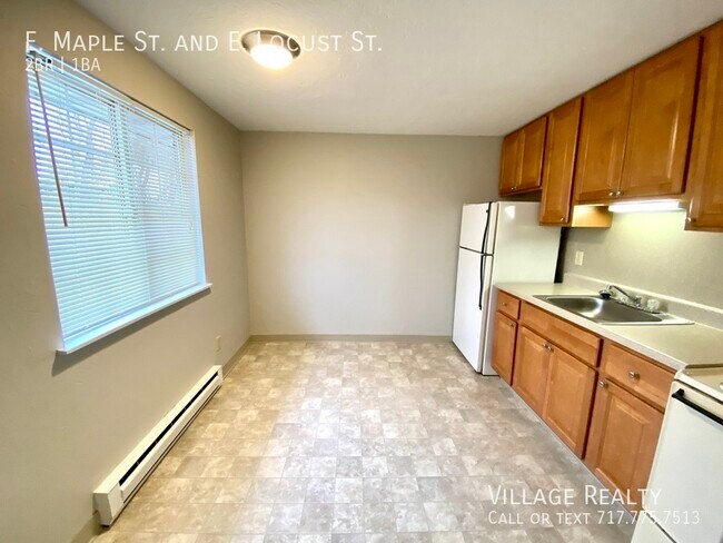 Building Photo - 361 E Maple St