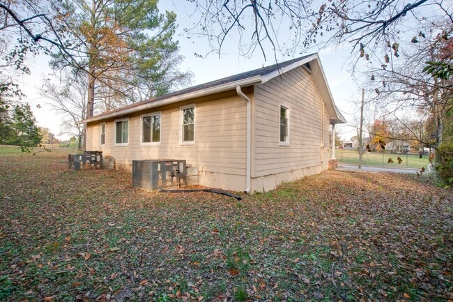 Building Photo - 2705 Wilson Dr NW