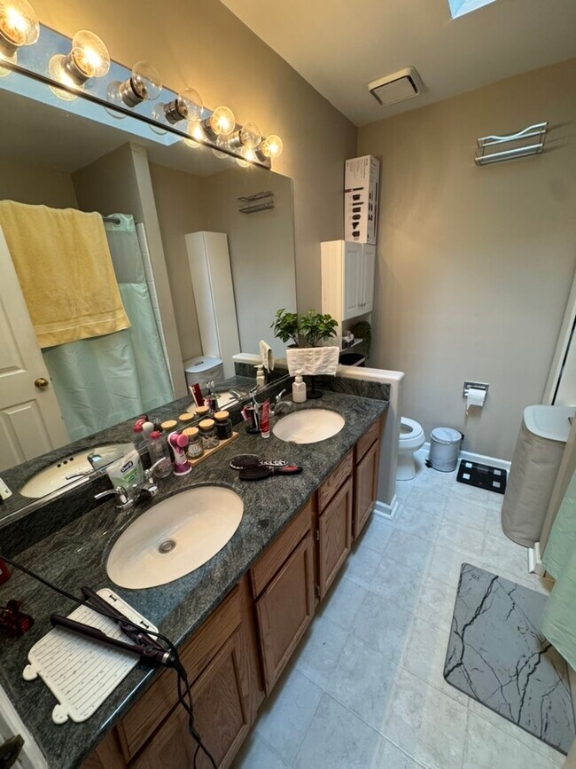 Building Photo - 1135 Wickfield Ct