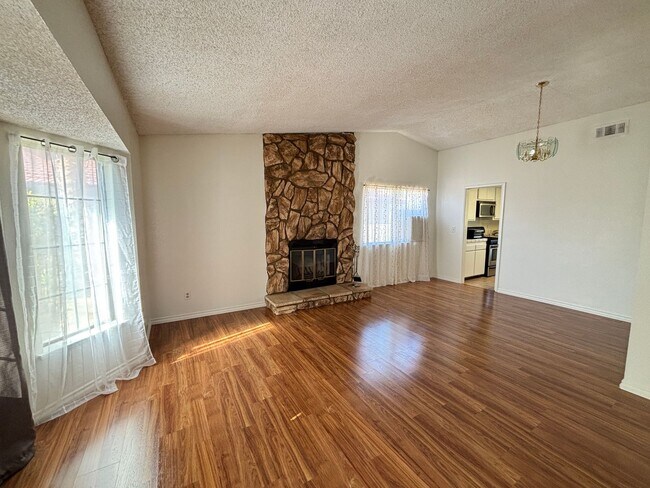 Building Photo - Charming East Lancaster Home