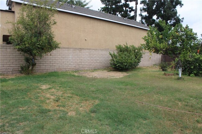 Building Photo - 1810 W Houston Ave