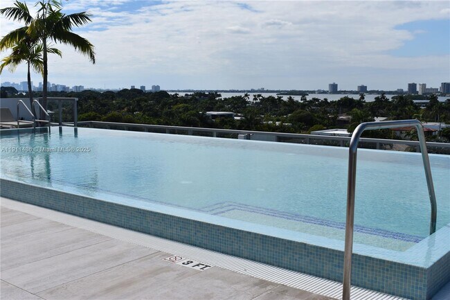 Building Photo - 9940 W Bay Harbor Dr