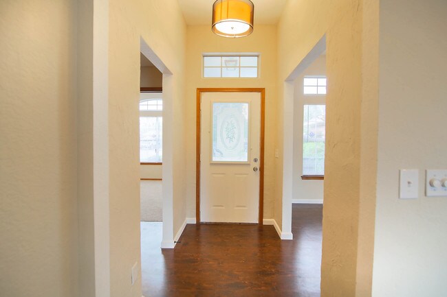 Building Photo - 6000 SE 86th St