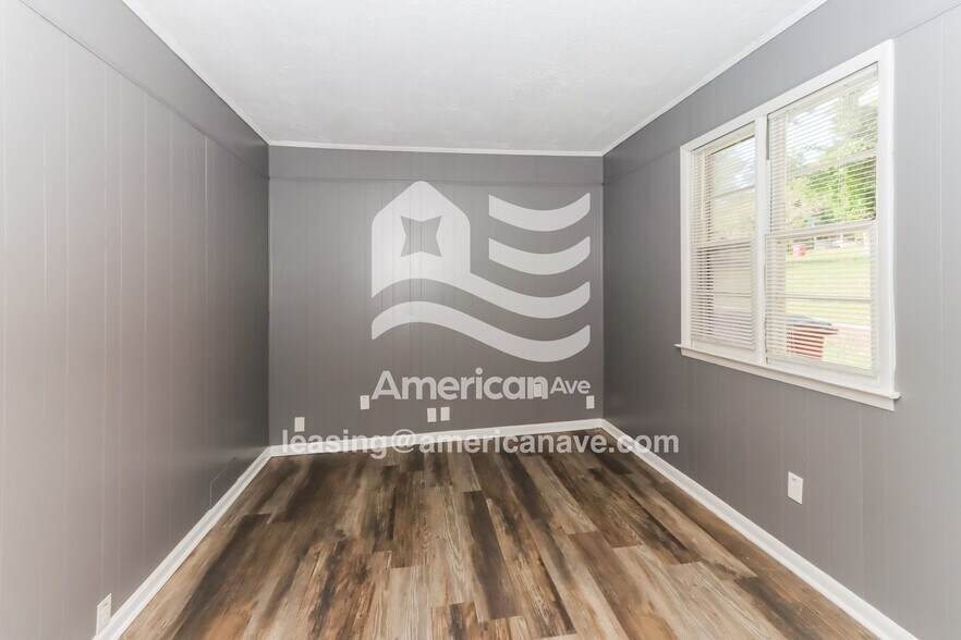 Building Photo - 4012 Lindwood Dr