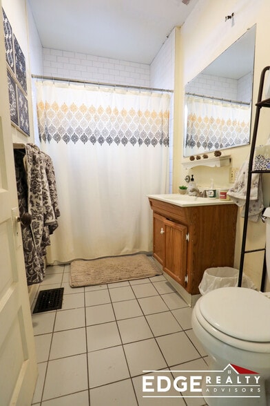 Building Photo - 44 Easton St