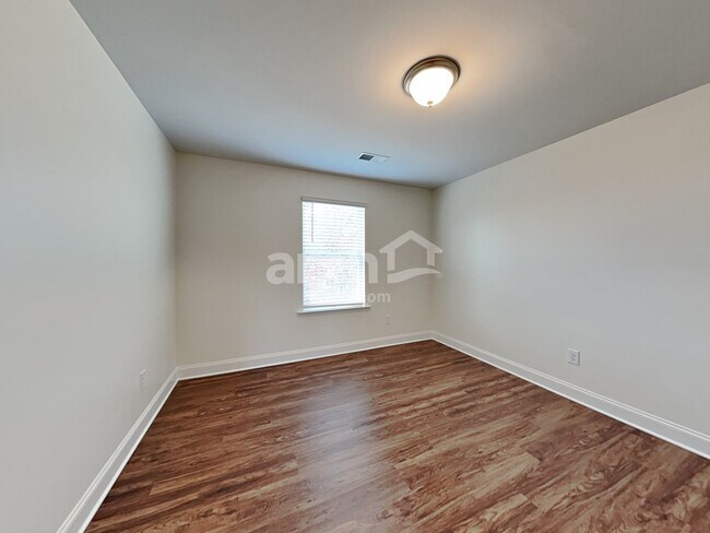Building Photo - 5981 Hagar Vly Dr