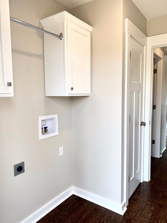 Building Photo - 312 Wolf Den Dr