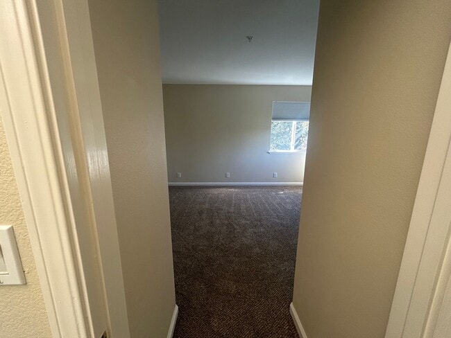 Building Photo - 142 Pine Canyon Rd