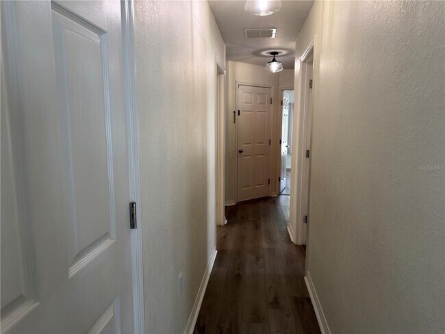 Building Photo - 11340 Southwind Lake Dr