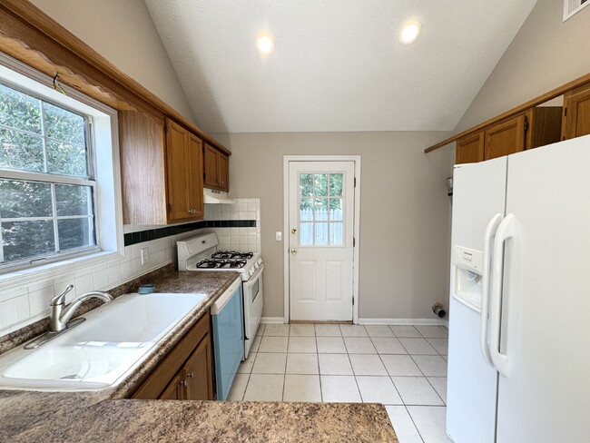 Building Photo - Charming 2 Bed/2 Bath Home in Woodstock – ...