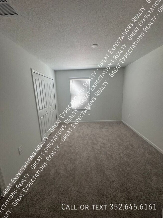 Building Photo - 4923 SW 81st Ln