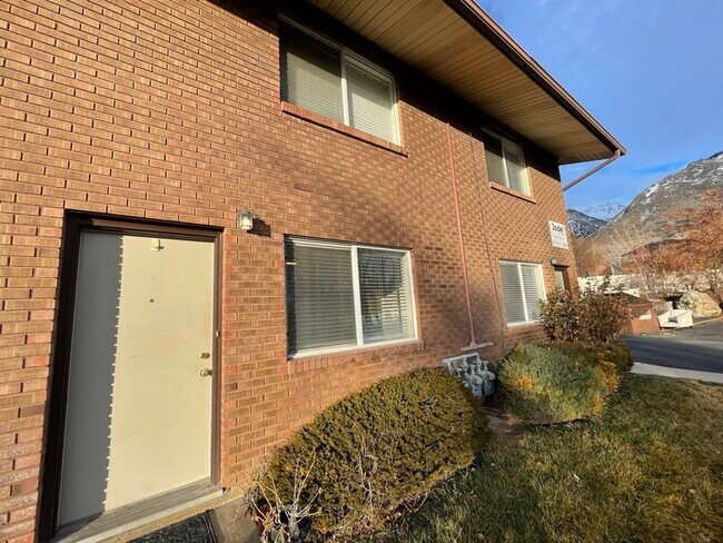 Building Photo - 25 E 960 S