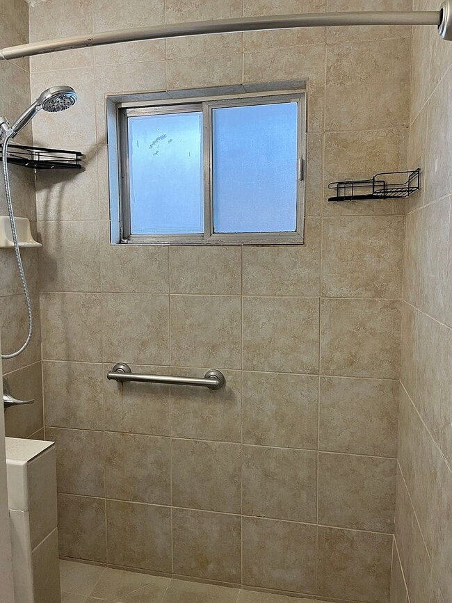 Building Photo - 44136 Fairhaven Dr