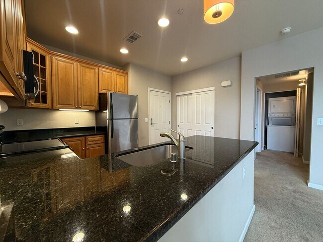Building Photo - Lovely 1 Bedroom 1 Bath Condo in West San Jose