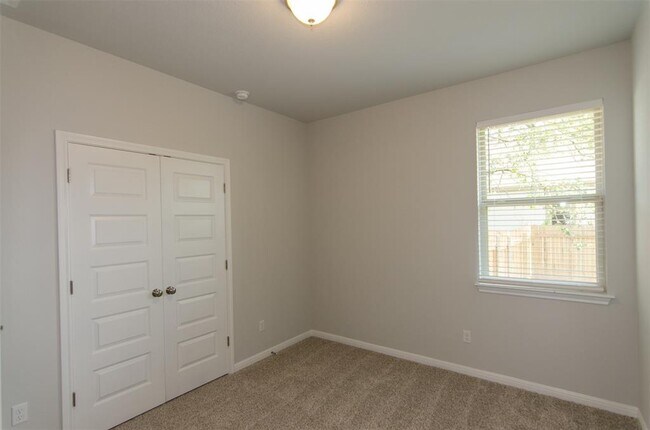 Building Photo - 905 Olive Creek Dr