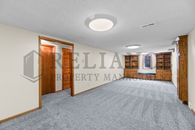 Building Photo - 3052 S Bonn Ave