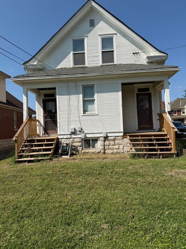 Building Photo - 2072 Broadway St