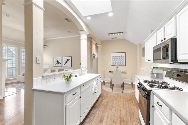 Building Photo - 8013 Springmoss Dr