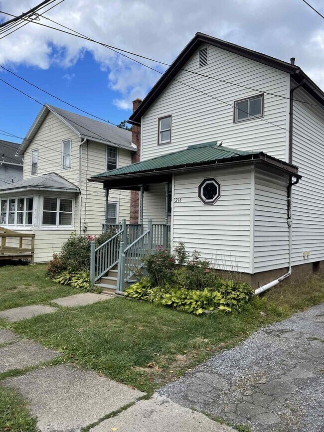 Building Photo - 218 N 15th St