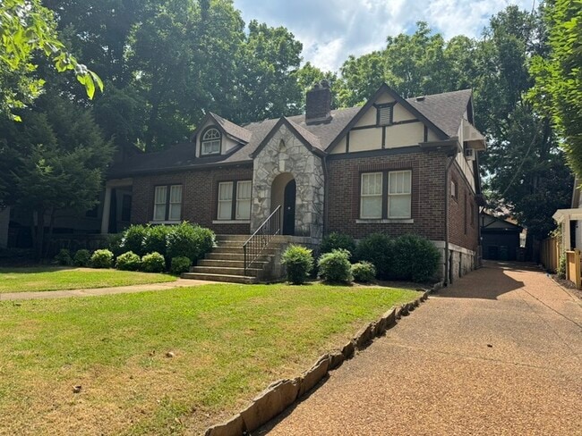 Building Photo - House