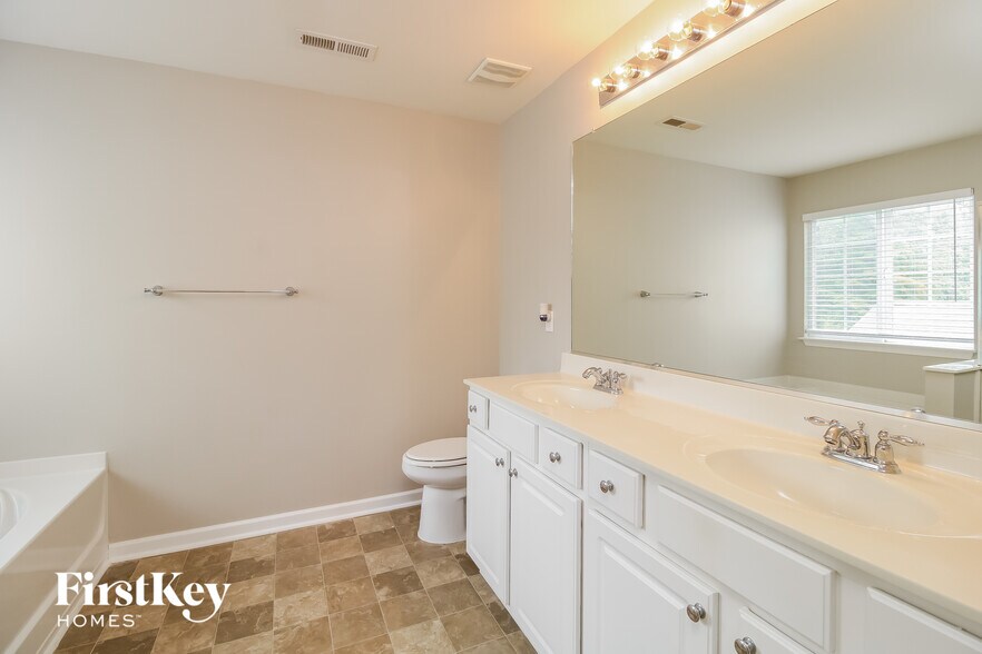 Building Photo - 3833 Tonsley Pl