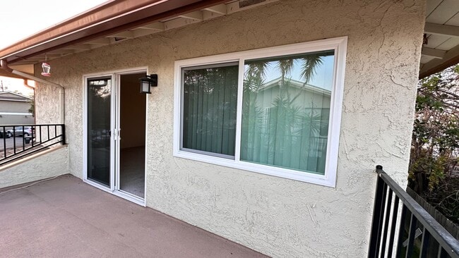 Building Photo - 120A