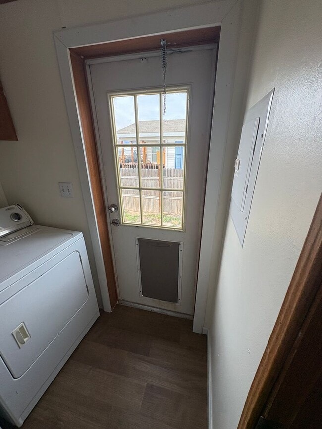 Building Photo - 4 bedroom