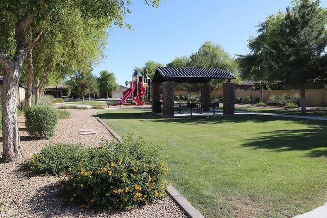 Building Photo - 898 E Del Rio St