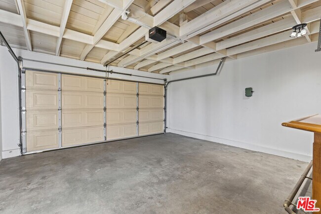 Building Photo - 7212 W 91st St