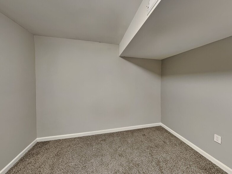 Building Photo - 5835 Brenda Dr