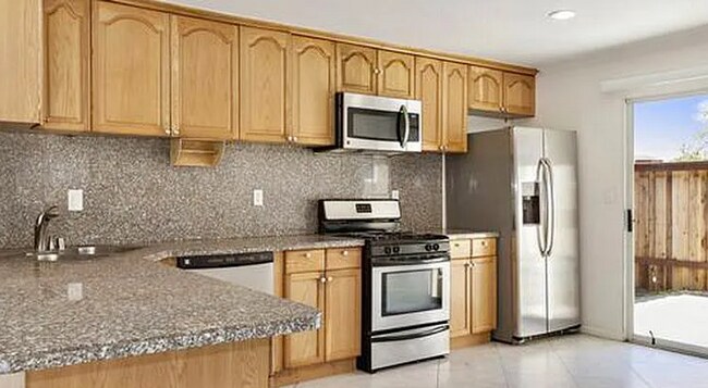 Building Photo - Pomona Duplex