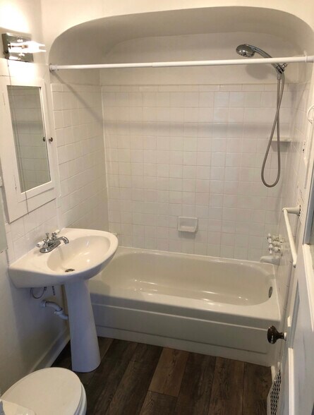 Building Photo - 1124 E Garfield Ave