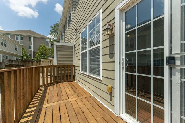 Building Photo - 531 St Jules Ln