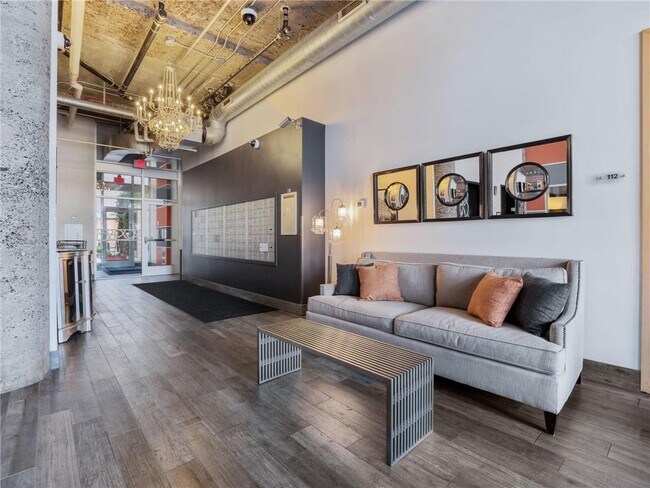 Building Photo - 521 S 7th St